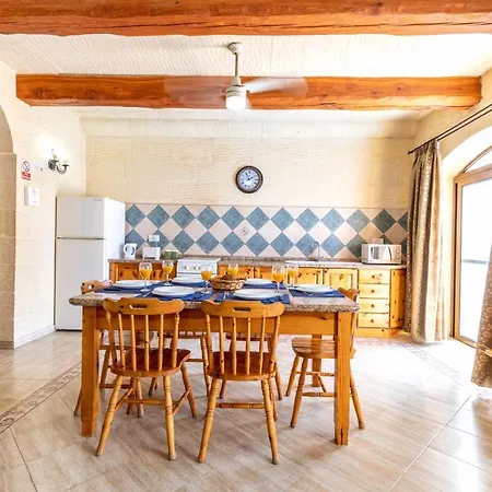 Ta Debora Sleeps 8 With Pool Villa Xagħra