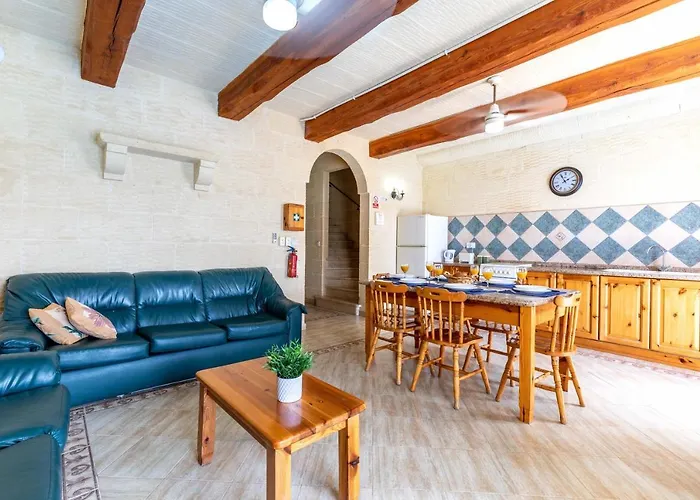 Villa Ta Debora Sleeps 8 With Pool