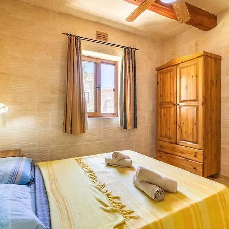 Villa Ta Debora Sleeps 8 With Pool