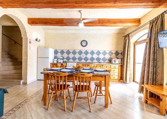 Ta Debora Sleeps 8 With Pool Villa Xagħra